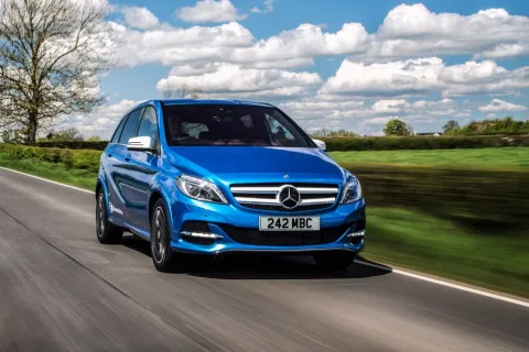 Не бояться больших пробегов: эксперты назвали лучшие 10-летние автомобили