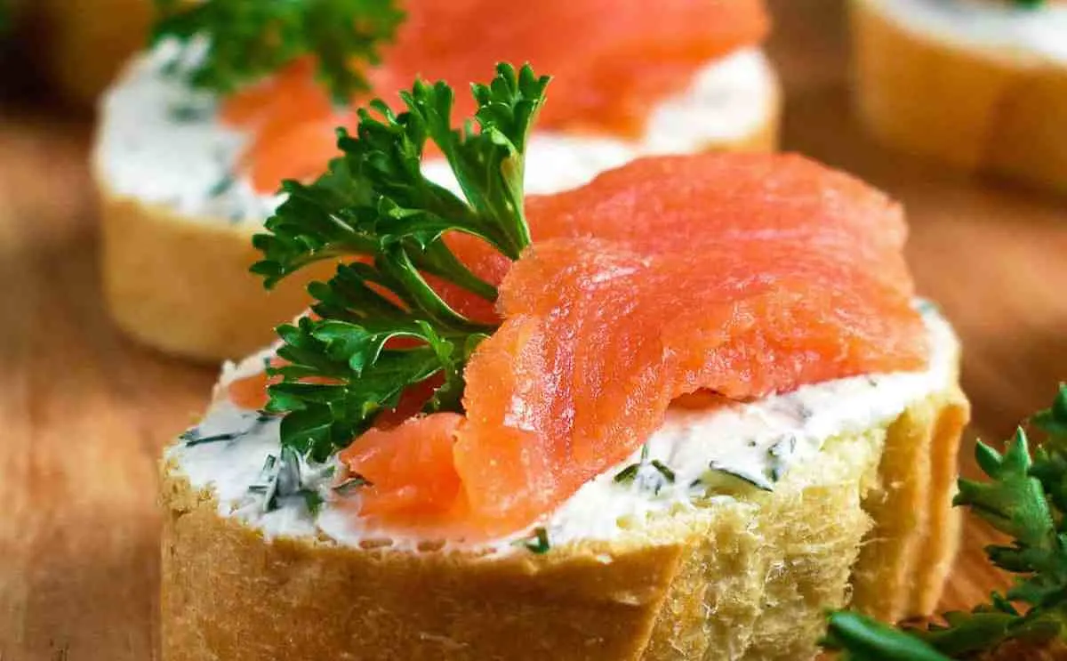 Новорічні бутерброди, які здивують гостей: 3 рецепти святкових закусок за 10 хвилин Новорічні бутерброди, які здивують гостей: 3 рецепти святкових закусок за 10 хвилин - today.ua