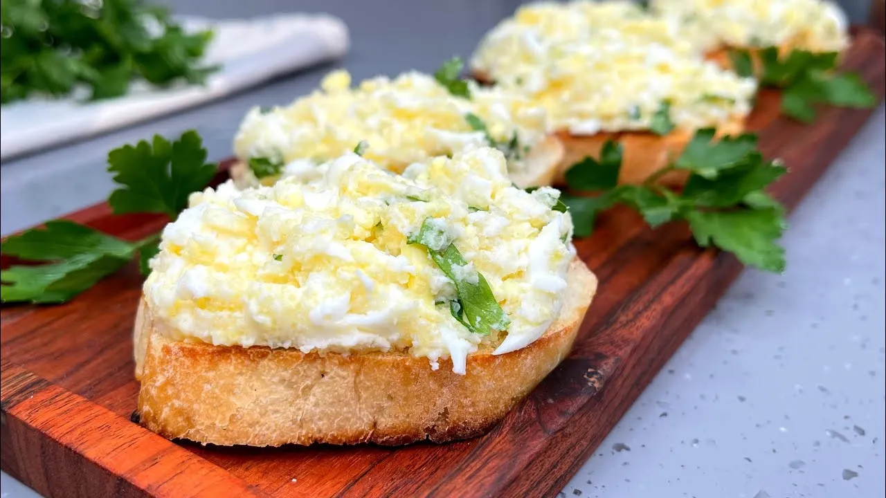 Новорічні бутерброди, які здивують гостей: 3 рецепти святкових закусок за 10 хвилин Новорічні бутерброди, які здивують гостей: 3 рецепти святкових закусок за 10 хвилин - today.ua