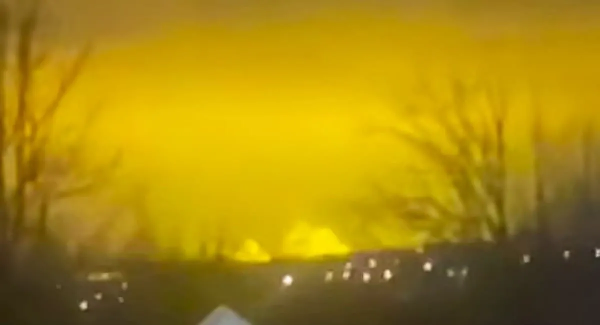 Тревожная ночь на России: в Чебоксарах жалуются на атаку дронов, серию взрывов и прилёты (видео) - today.ua