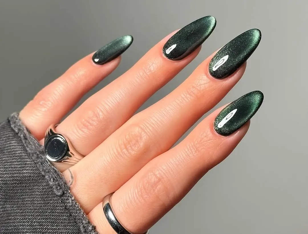 Маникюр на Новый год: эффектные дизайны, которые сделают ногти настоящим произведением искусства - today.ua