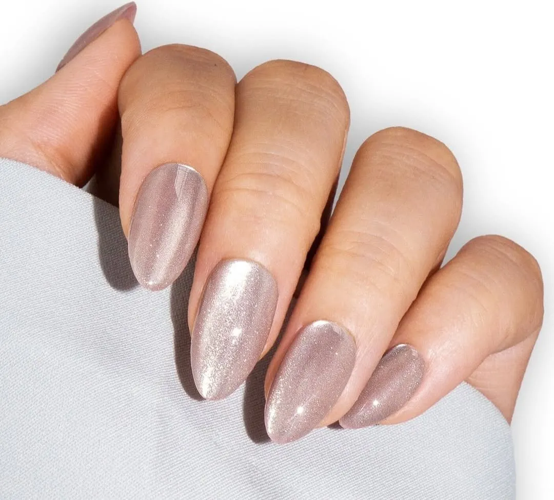 Маникюр на Новый год: эффектные дизайны, которые сделают ногти настоящим произведением искусства - today.ua