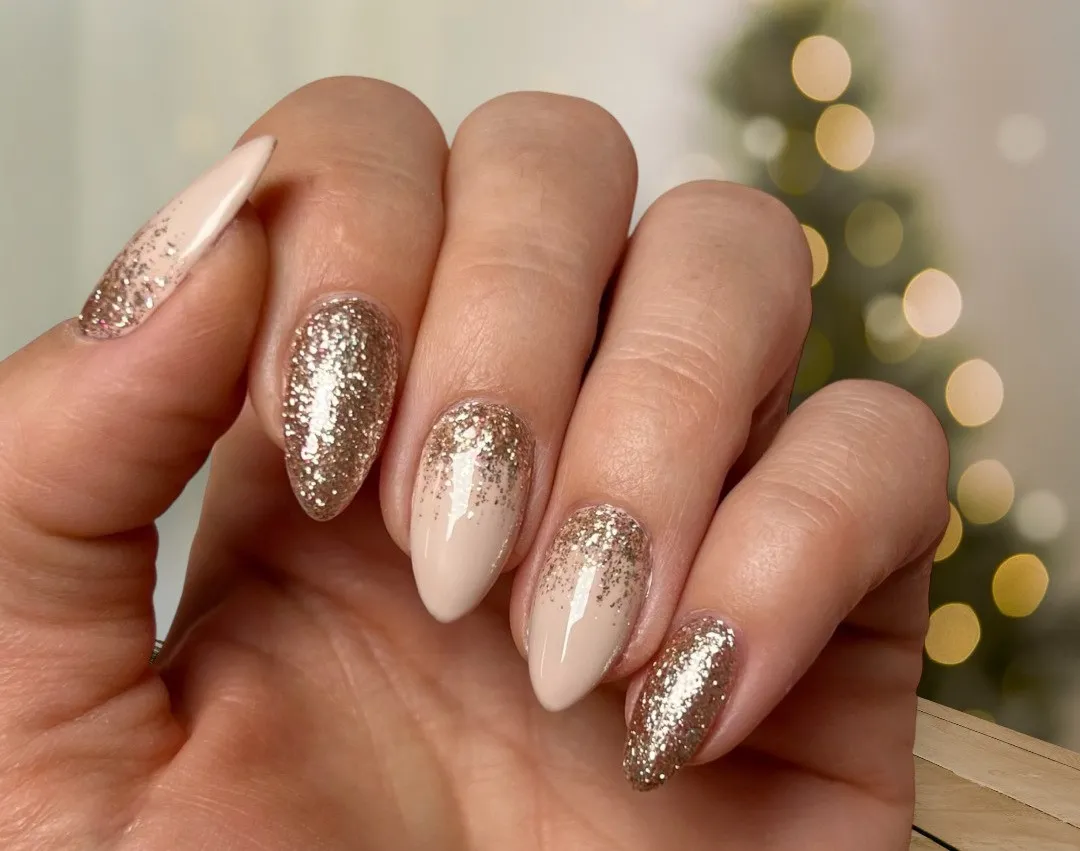 Маникюр на Новый год: эффектные дизайны, которые сделают ногти настоящим произведением искусства - today.ua