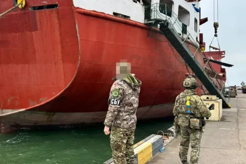 СБУ заблокировала корабль "теневого" флота РФ прямо в Одесском порту