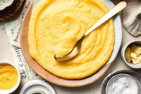 Кукурудзяна каша з родзинкою: як приготувати оригінальну страву зі звичайної крупи