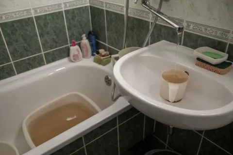 У Донецькому регіоні понад 150 людей померли від зневоднення: "Люди варять каву на воді з батарей"