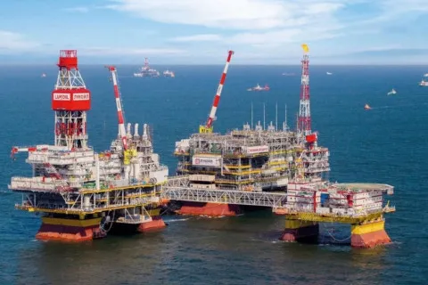 Дроны СБУ атаковали российскую нефтяную платформу в Каспии и остановили добычу - СМИ