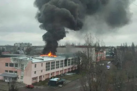 "Били точно по детям": российские оккупанты атаковали "Шахедом" детскую спортшколу в Сумской области