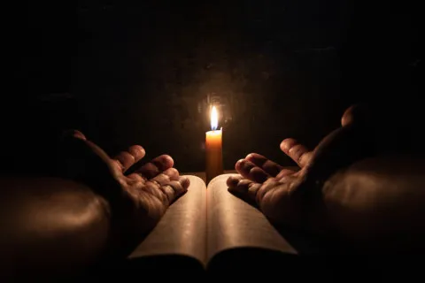 Церковне свято 13 грудня: чому категорично не можна підмітати й мити підлогу