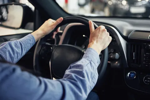 Начинающие водители массово проваливают практический экзамен по вождению: какая ошибка стала настоящим бедствием на пути к заветному удостоверению