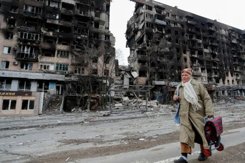 Брехня як експонат: Кремль демонструє фейкові "трофеї" з Маріуполя, щоб показати Україну "катом" світу