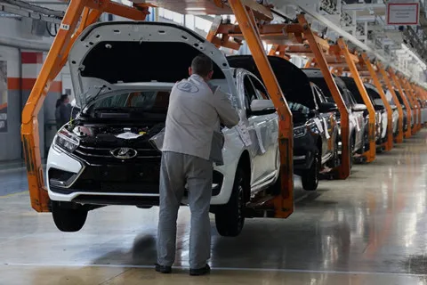 АвтоВАЗ собрался учить весь мир инженерии на фоне полного провала с новыми Lada