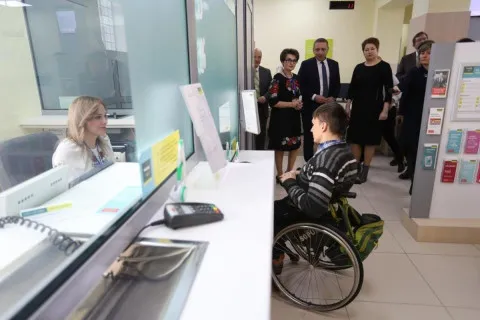 Кричущий інцидент із карткою для ветерана без рук отримав несподіване продовження