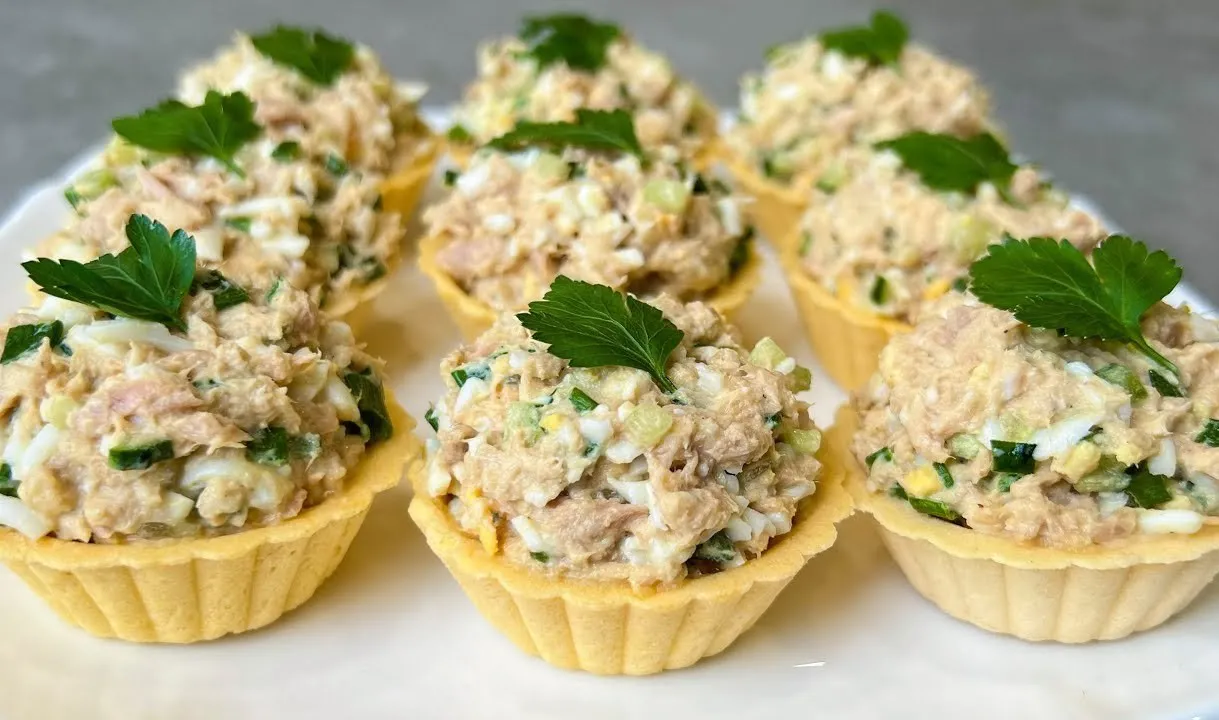 Закуска на Різдво і Новий рік за 5 хвилин: рецепт швидких і апетитних тарталеток Закуска на Різдво і Новий рік за 5 хвилин: рецепт швидких і апетитних тарталеток - today.ua