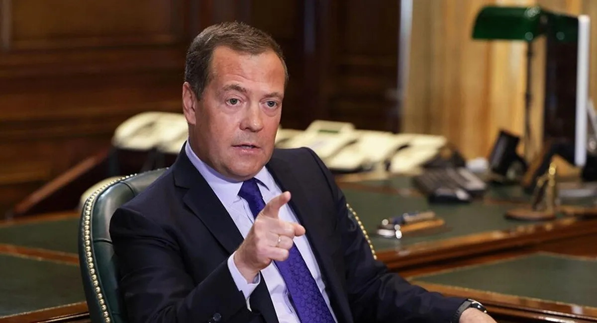 Нерви здали? Медведєв заговорив тюремним жаргоном про активи РФ - today.ua