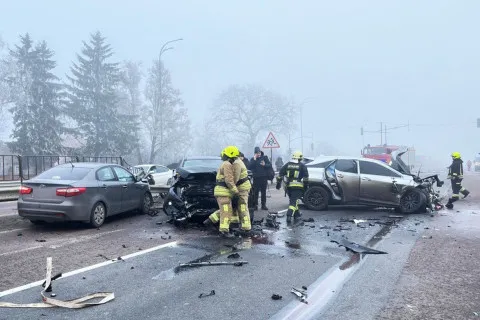 Крупная авария парализовала трассу Киев-Чоп: загорелись сразу 8 автомобилей, есть пострадавшие