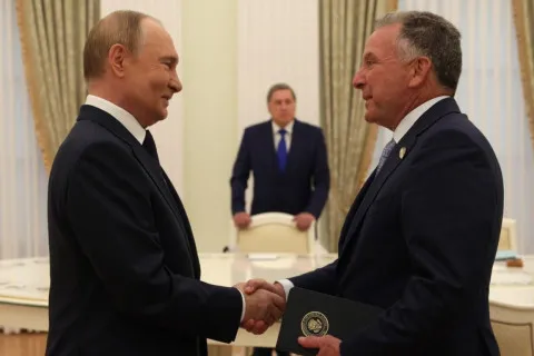 Кремль переиграл Трампа: WSJ показала, как Путин получил "удобного" переговорщика в США