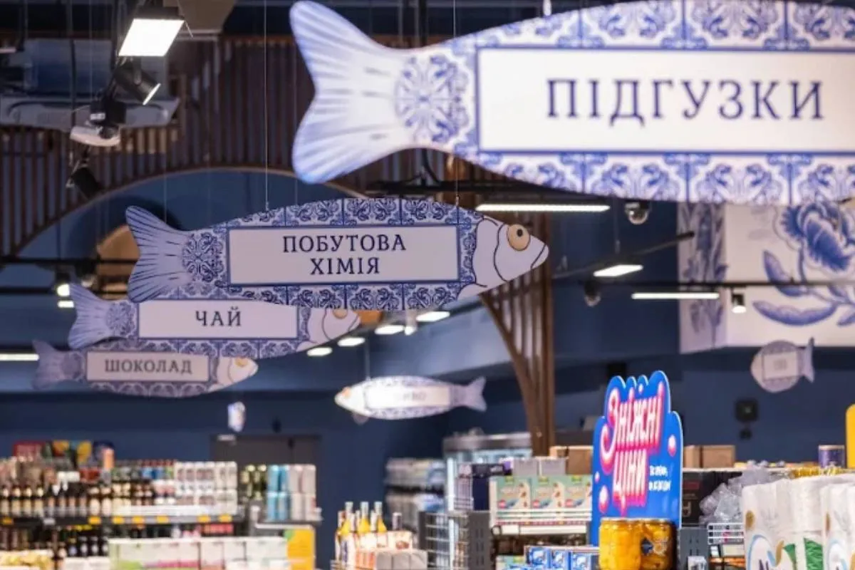 Лабіринти, інсталяції та серце з оргтехніки: чим дивують покупців оновлені Сільпо Лабіринти, інсталяції та серце з оргтехніки: чим дивують покупців оновлені Сільпо - today.ua