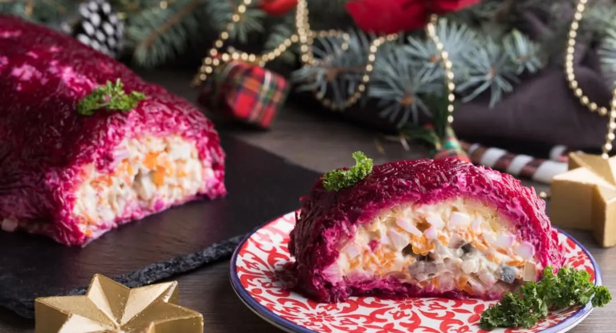 Салат Шуба в новому виконанні: як оригінально подати на святковий стіл улюблену закуску - today.ua