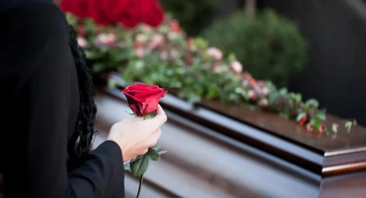 Поля роз осиротели: под Одессой погибла известная семья цветоводов, сын выжил чудом - today.ua