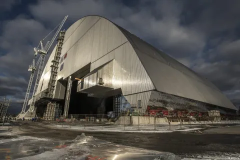 Директор Чорнобильської АЕС попередив про ймовірне обрушення саркофага над четвертим енергоблоком