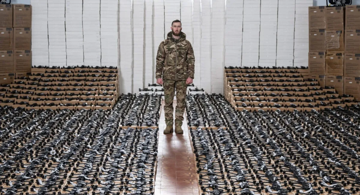 Допомога ЗСУ як прикриття: у Києві шахрай привласнив 30 тисяч доларів, обіцяючи дрони для фронту (фото) - today.ua