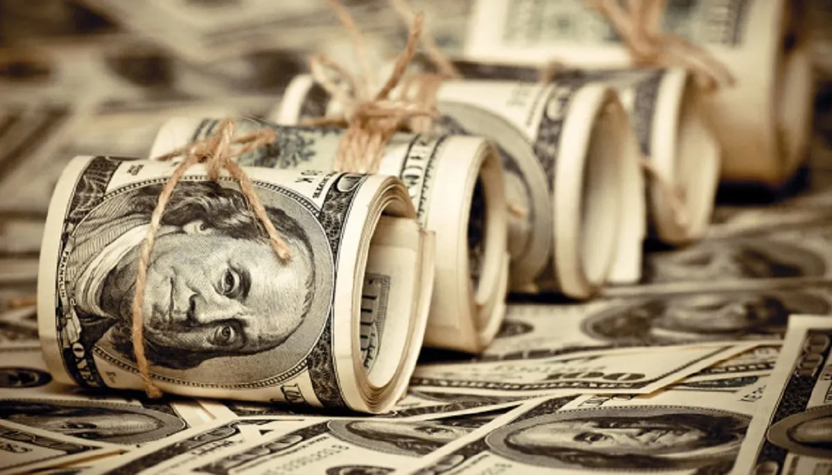 Доллар уже по 43: украинцев призывают не паниковать и не бежать в обменные пункты - today.ua