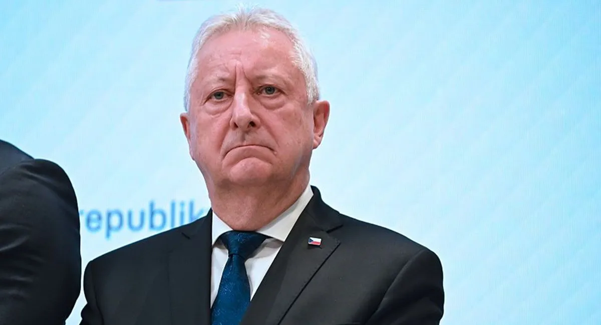 Новый министр обороны Чехии удивил союзников решением по Украине: никаких визитов - today.ua