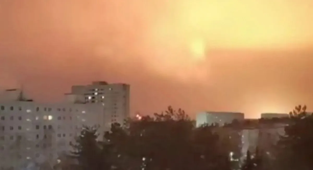 Дроны атаковали российскую Сызрань: поражен местный НПЗ, есть перебои со светом и теплом (видео) - today.ua