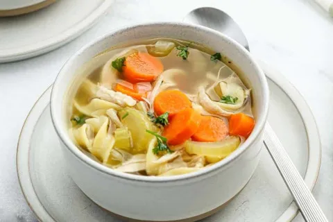 Спасаемся после новогодней ночи: что съесть на обед 1 января, чтобы почувствовать себя лучше