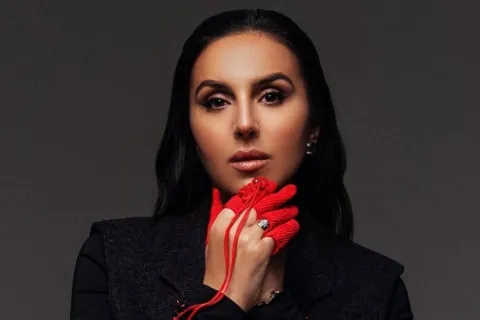 Неожиданно и по-украински: Джамала "перепела" новогодний хит Сердючки (видео)