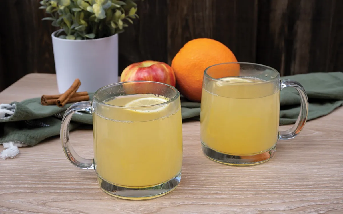 Гости будут в восторге: что налить в стаканы на Новый год вместо колы и газировки - today.ua