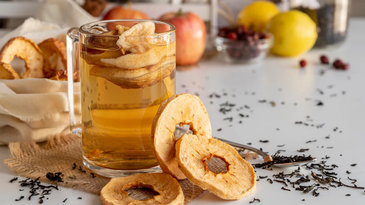 Гости будут в восторге: что налить в стаканы на Новый год вместо колы и газировки - today.ua