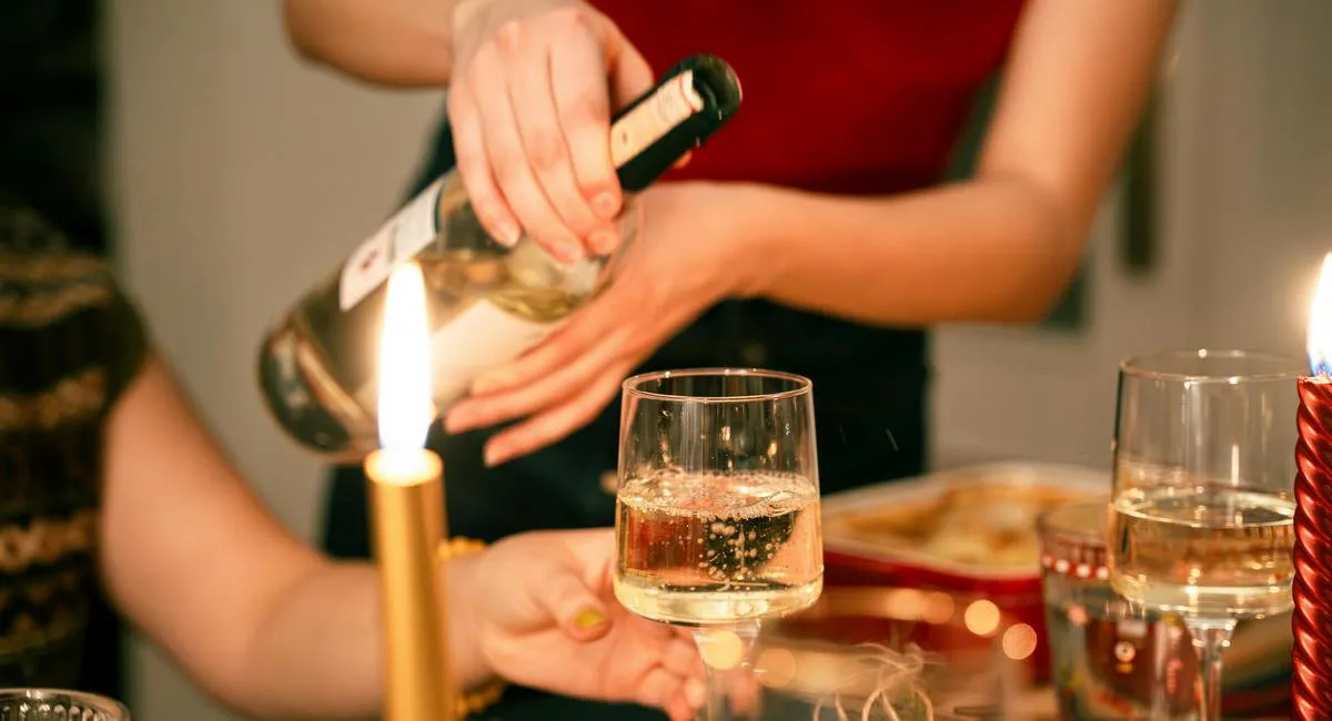 Как снизить вред от алкоголя в новогоднюю ночь: эффективные способы защитить печень - today.ua