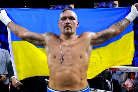 Чемпіон повертається на ринг: Усик розповів про бій у 2026 році