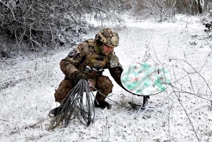 США можуть обмежити Україні доступ до зв'язку Starlink: чим загрожує українським військовим втрата такого зв'язку - today.ua