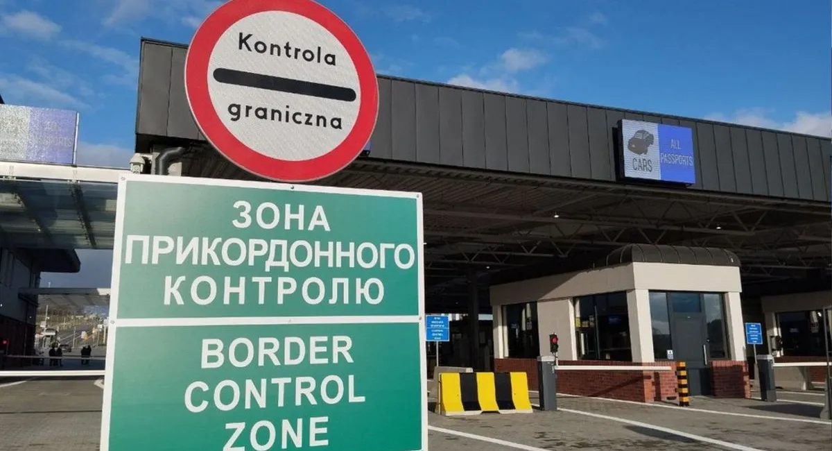 Забронированные медийщики смогут выезжать за границу в служебные командировки, - ГПСУ  - today.ua