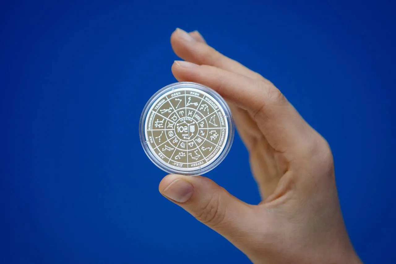 Нацбанк представил новую монету номиналом 10 гривен Нацбанк представил новую монету номиналом 10 гривен - today.ua