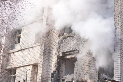 Армія РФ вдарили по пологовому будинку в Запоріжжі: є постраждалі (фото, відео)