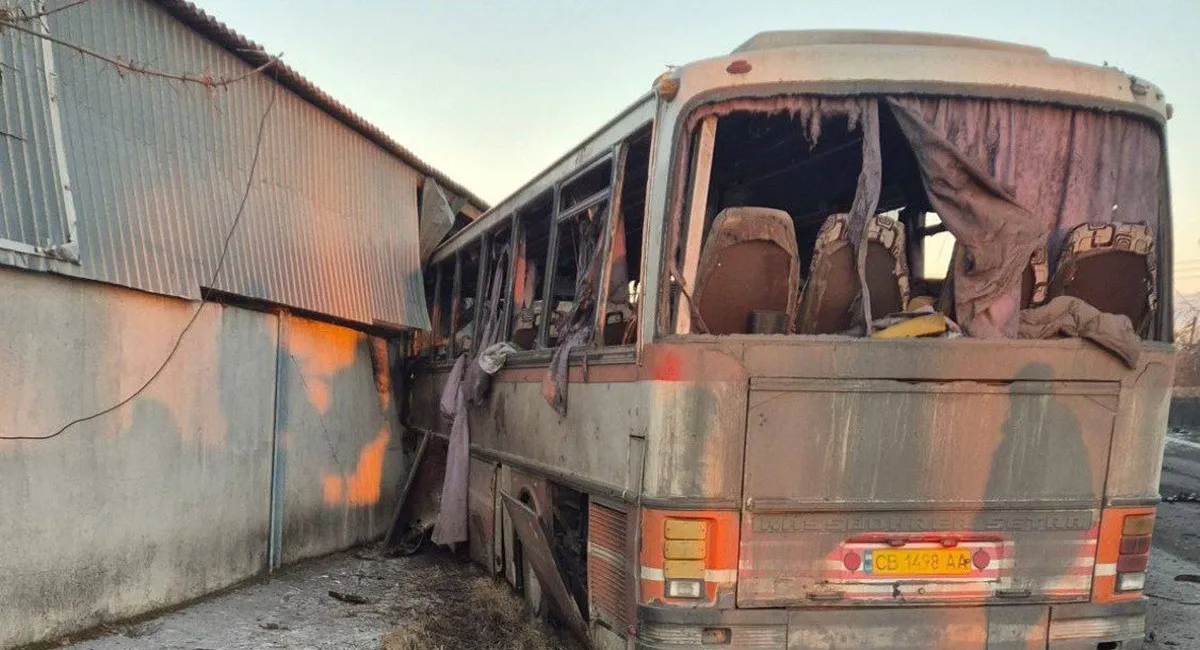 Количество жертв растет: в Днепропетровской области российский Шахед попал по автобусу с шахтерами (фото) - today.ua