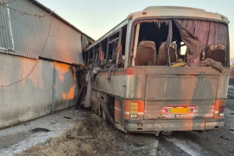 Кількість жертв зростає: на Дніпропетровщині російський "Шахед" влучив по автобусу з шахтарями (фото)