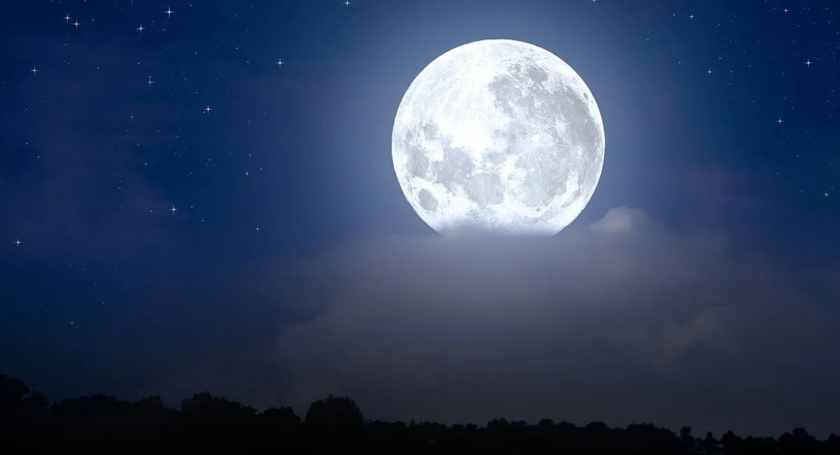 Над Одесою одночасно засяяли кілька Місяців: українці гадають, що цей дивний знак означає (фото) - today.ua