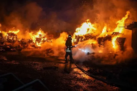 Ночная атака дронами по Одессе: повреждены жилые дома, школа и критическая инфраструктура (фото)