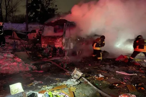 Россия нанесла удар по Киеву: есть пострадавшие и разрушения в трех районах (фото)