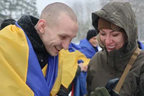 Перший обмін 2026 року: Україна повернула з пекла неволі 157 захисників, які перебували там з 2022-го (фото)