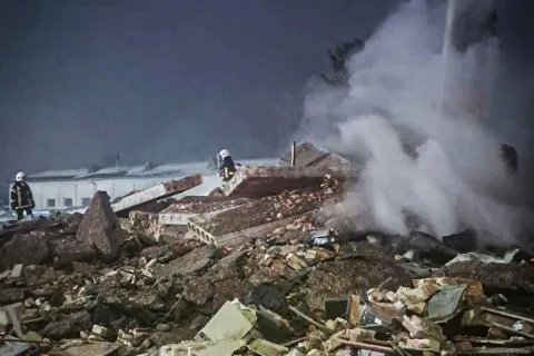 "Чутно було за кілометри": на Львівщині прямо зараз рятують людей з-під руїн після потужного вибуху (фото, відео)