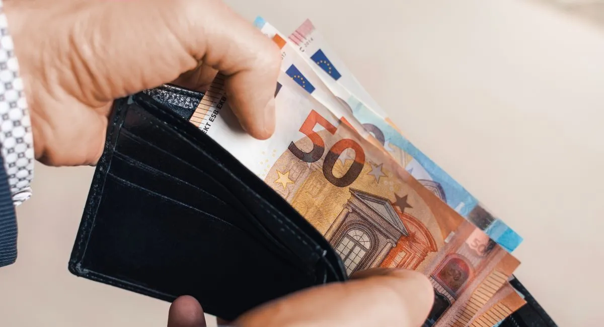 Минимальную зарплату в Украине сравнили с другими европейскими минималками: вскрылась неприятная деталь - today.ua