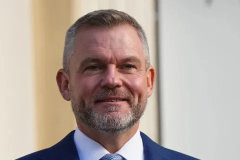 "Досі вважаю помилкою": президент Словаччини розкритикував передачу МіГ-29 Україні