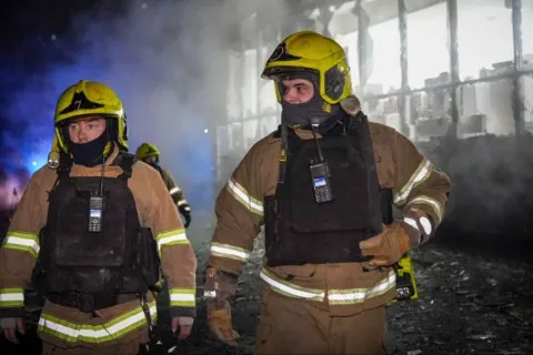 РФ нанесла массированный удар по Одессе: повреждены жилые дома, есть погибшие (фото, видео)