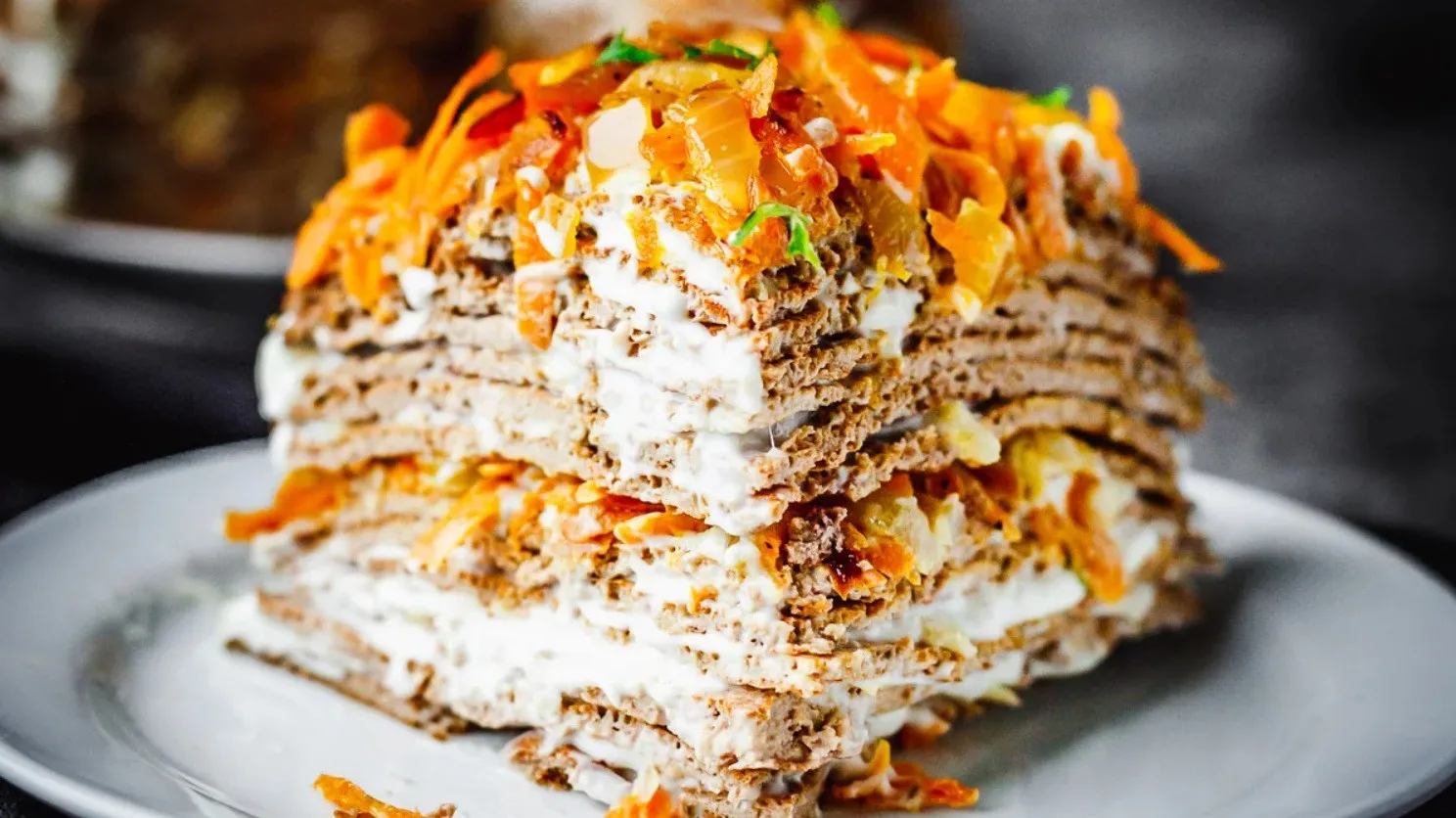 Печеночный торт без жарки: рецепт аппетитной закуски, которая исчезает со стола первой - today.ua